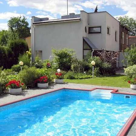 Acacia Villa Guesthouse Apartment *