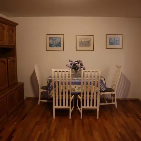 Acacia Villa Guesthouse Apartment